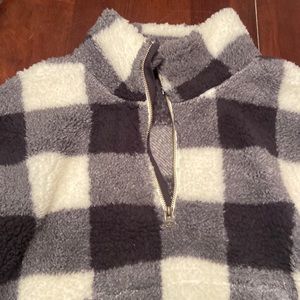 Old Navy black and white pull over
